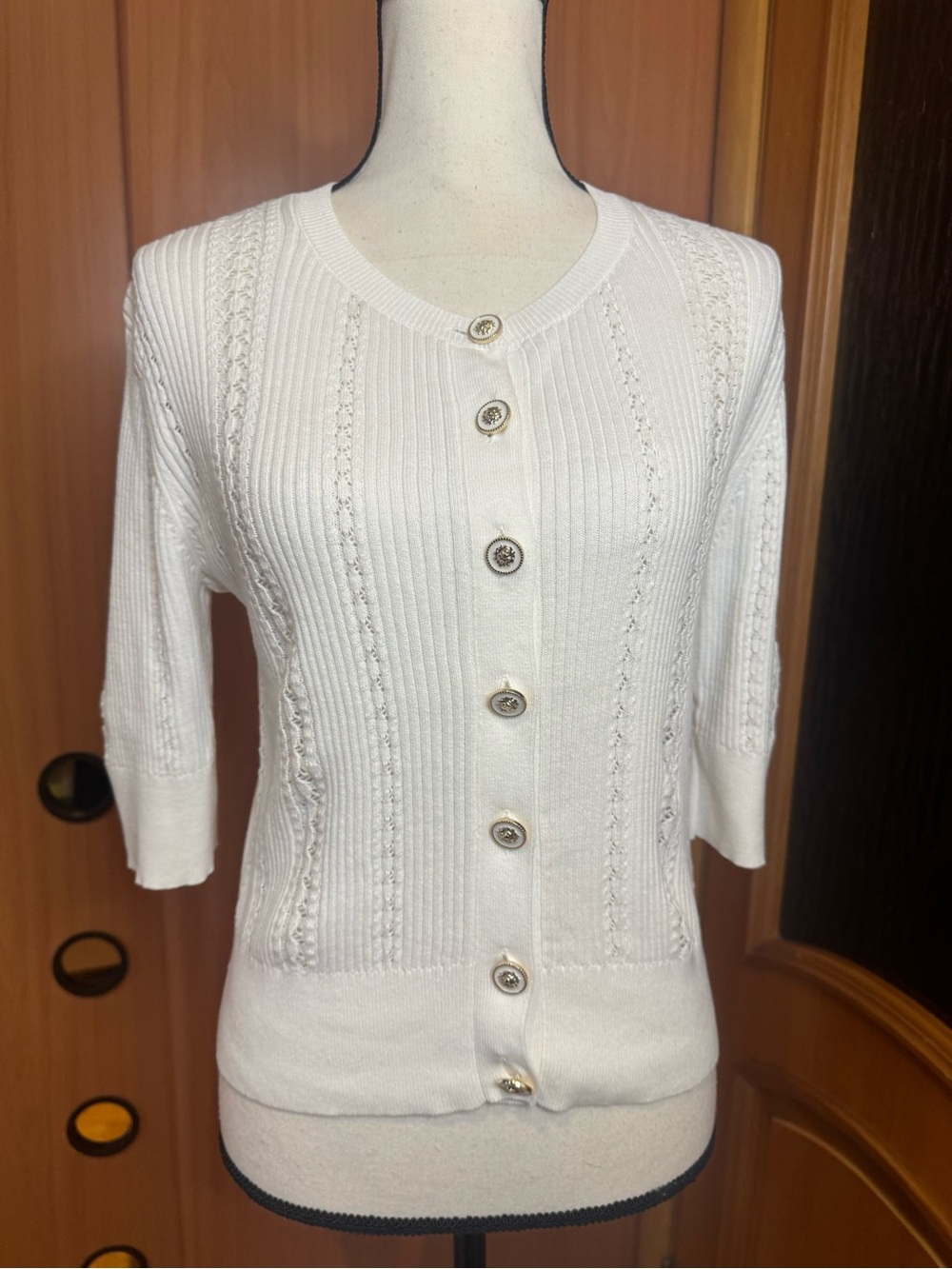 CHANEL White Button-Front Knit Cardigan top sz 8 - Picture 2 of 16